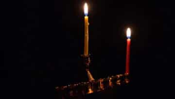 תפילה אישית בהדלקת נרות